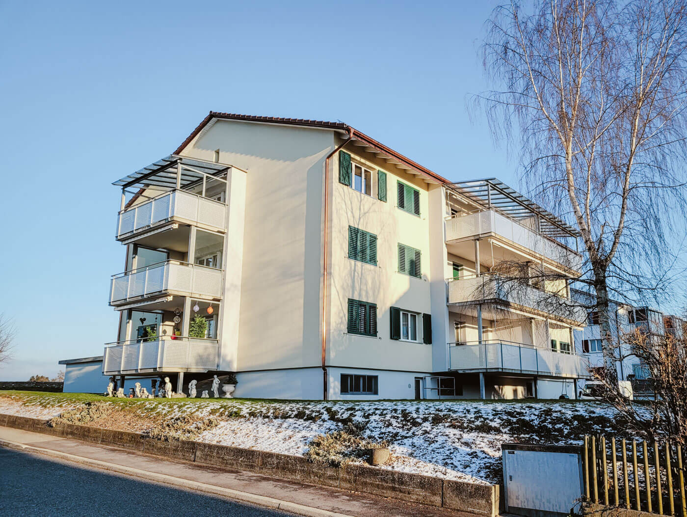 Nachhaltiges Mehrfamilienhaus mit Solarstrom